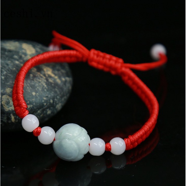 Luxurious emerald-coordinated red rope bracelet