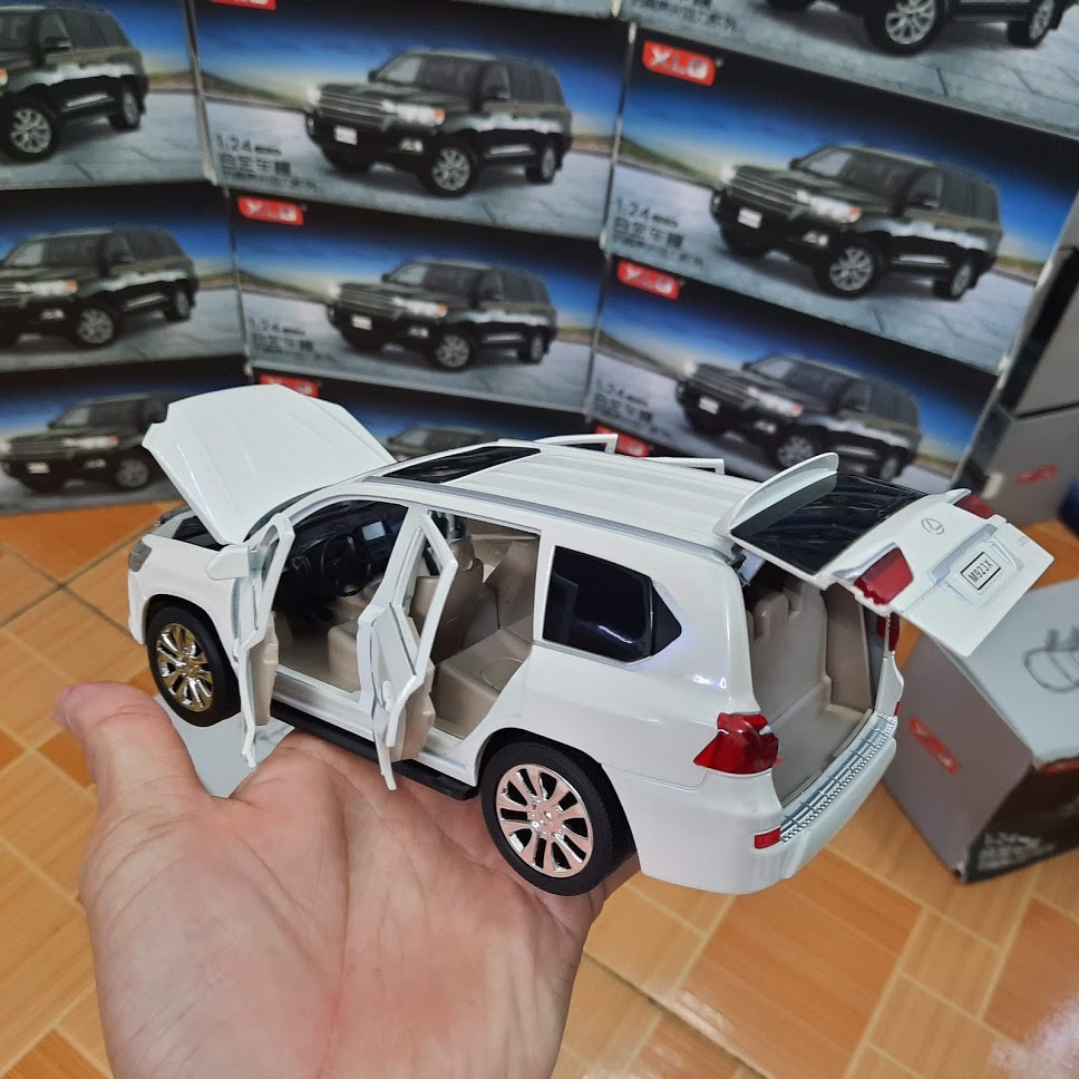 Xe mô hình ô tô Lexus LX570 1:24 XLG bằng kim loại mở các cửa