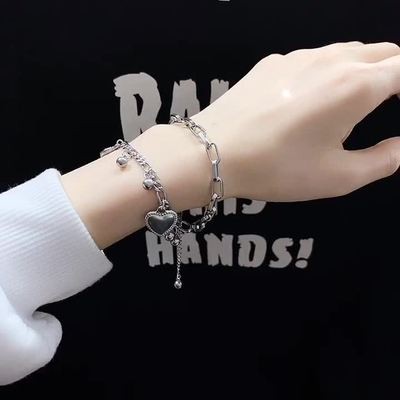 Vòng tay họa tiết kế hợp họa tiết xích và trái tim VTAY40