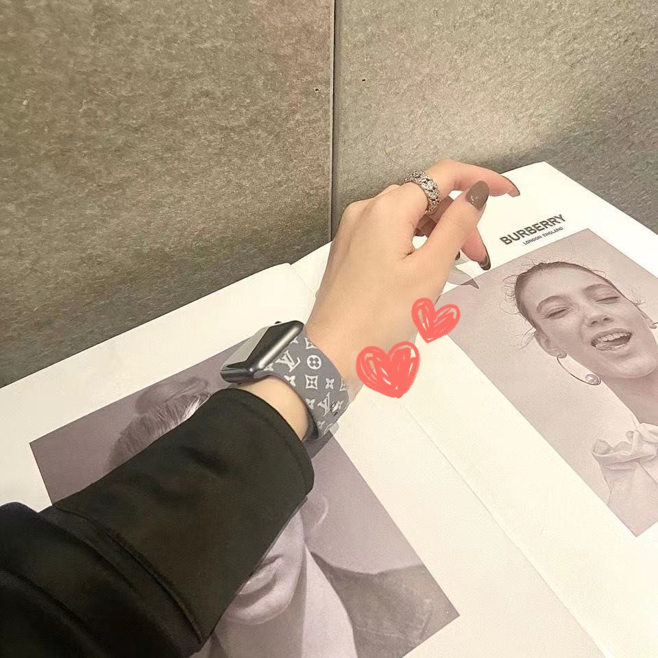 Dây Đồng Hồ Đeo Tay Silicon Mềm Họa Tiết LV 2022 Cho Apple iwatchS7 / 2 / 3 / 4 / 5 / 6 / Gen SE 38mm 40mm 41mm 42mm 44mm 45mm