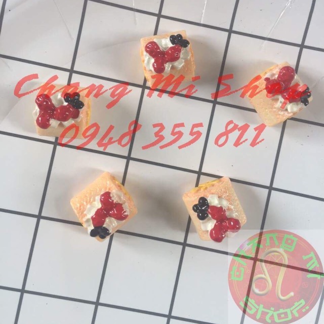 Charm bánh kem bơ dâu