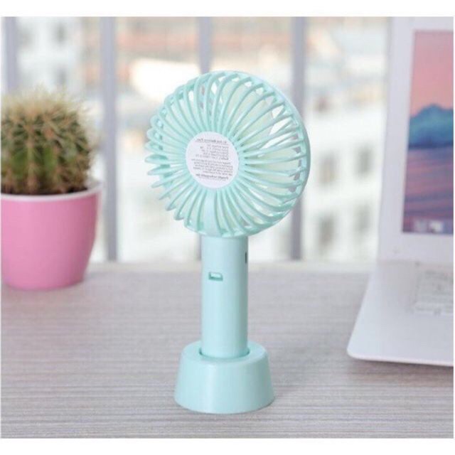 Quạt tích điện cầm tay siêu mát có đế để bàn