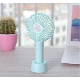 Quạt tích điện cầm tay siêu mát có đế để bàn (shop sẵn hàng)