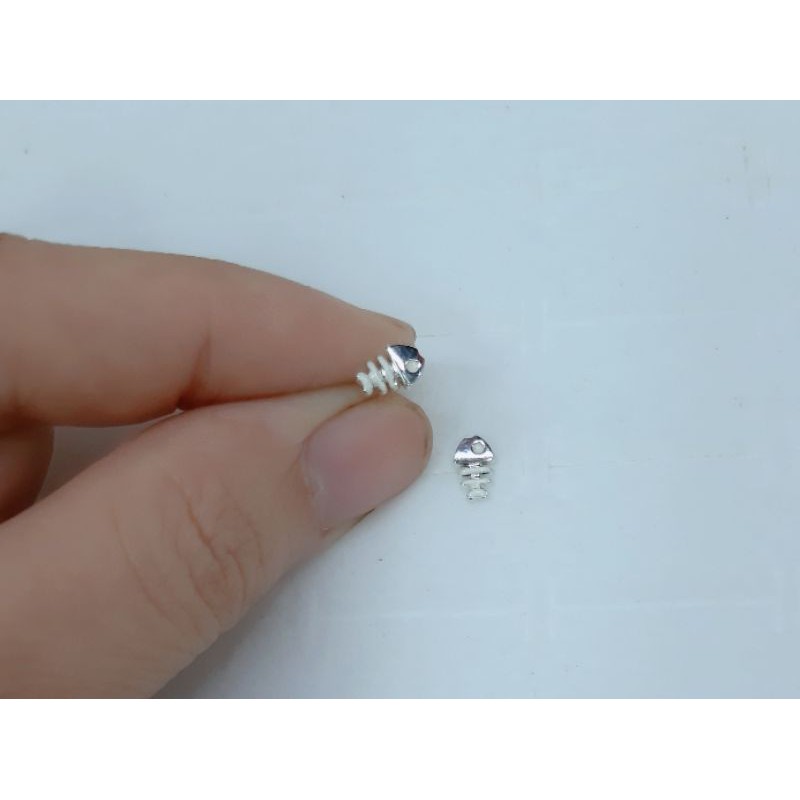 KHUYÊN HÌNH XƯƠNG CÁ/ KHUYÊN TAI CHÂN NHỰA