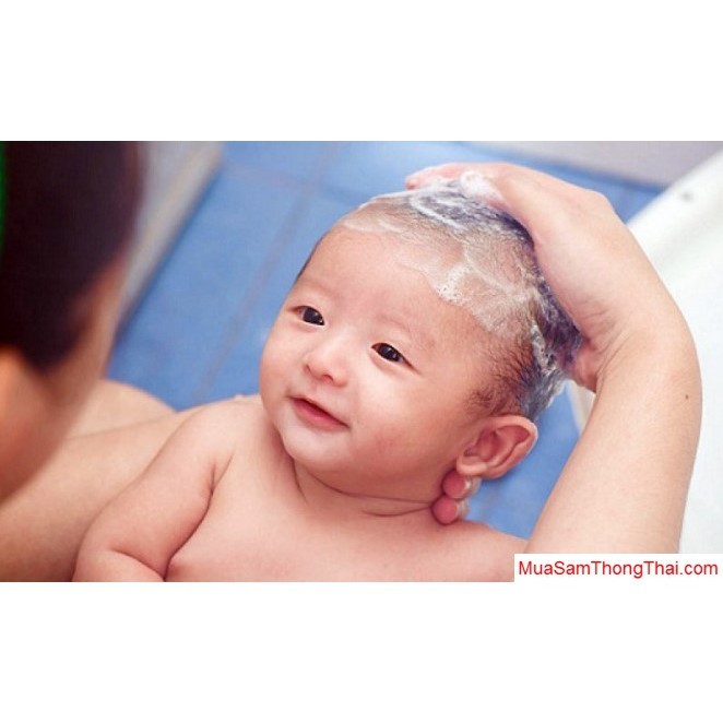 Sữa tắm gội trẻ em Lactacyd Milky
