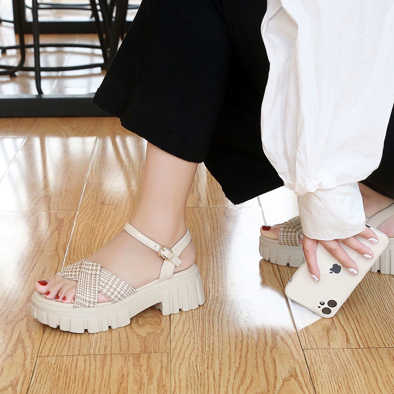 Giày Sandal Đế Dày Thời Trang Năng Động Cho Nữ Sinh