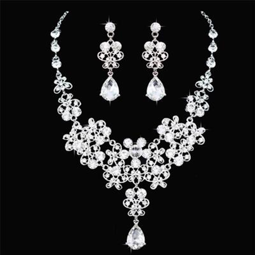 Set 3 Vòng cổ + Bông Tai HìNh BướM ĐíNh Đá Sang TrọNg