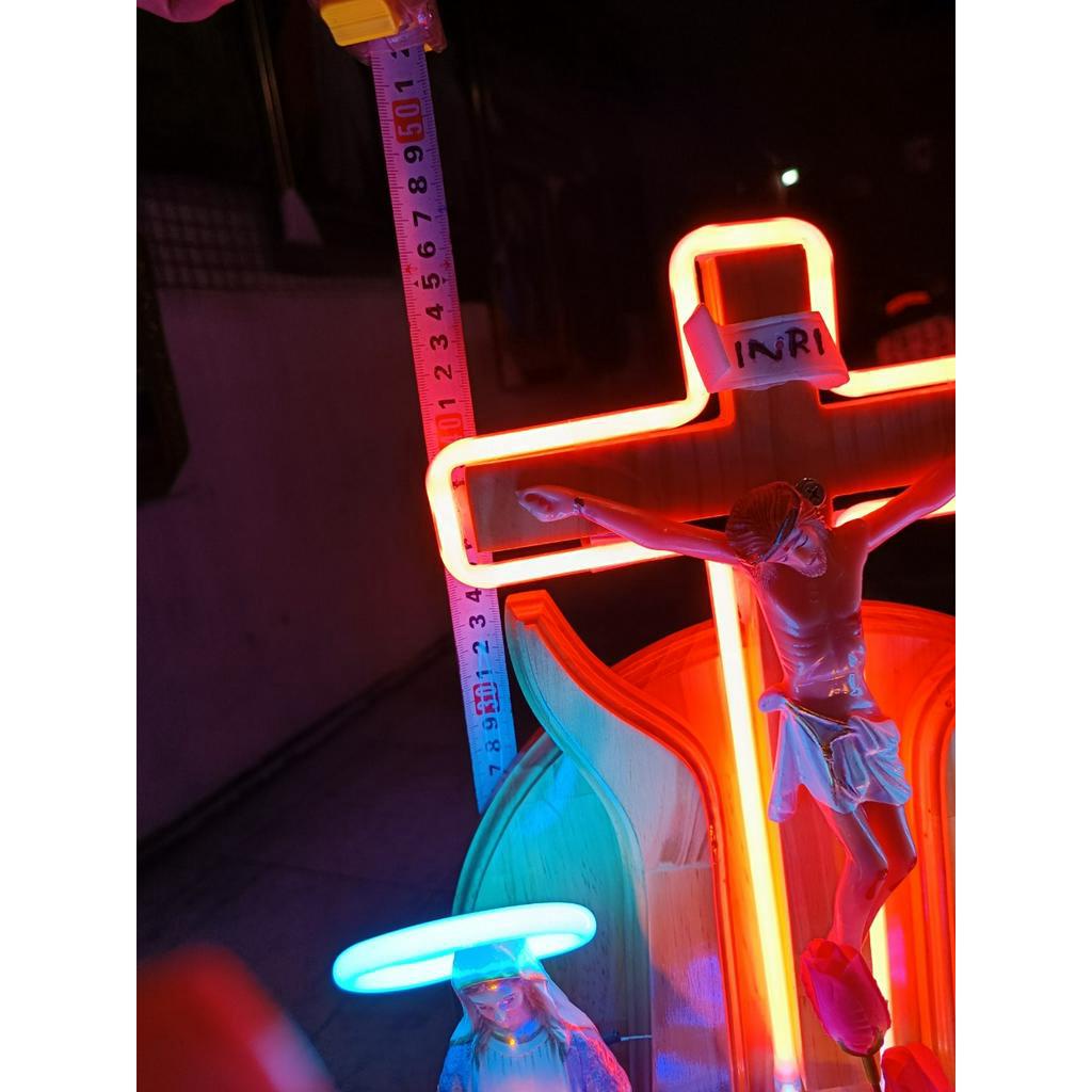 BỘ BÀN THỜ CÔNG GIÁO TRÒN MINI GẮN SẴN TƯỢNG CAO 23CM, ĐÈN HÀO QUANG, HOA ĐÈN ĐẦY ĐỦ - BÀN THỜ C.ÔNG G.IÁO
