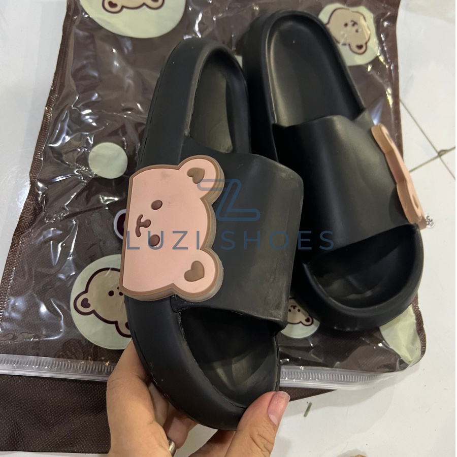 Dép bánh mì quai ngang unisex hình gấu phát sáng 2 màu đen trắng, dép nhựa nử đi mưa, học sinh đi học cute