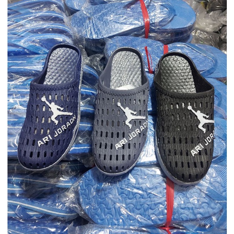 Sục nhựa dẻo nam nữ hình cầu thủ