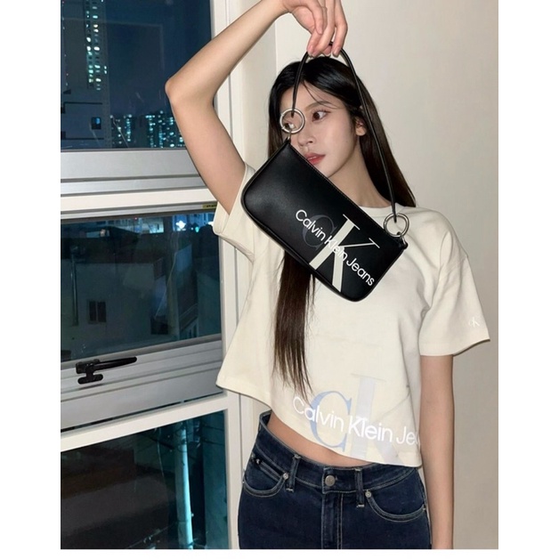 Túi kẹp nách Calvin klein