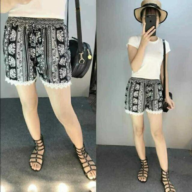 Quần đùi lanh viền ren