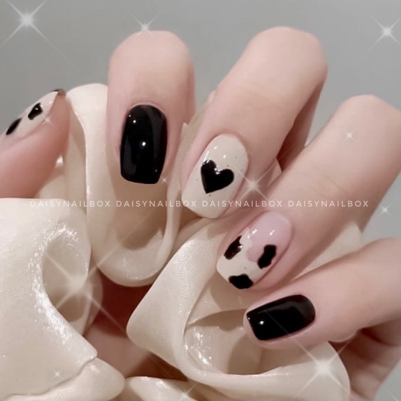 Nailbox thiết kế vẽ hoạ tiết trắng đen