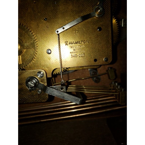 Đồng hồ hộp gỗ để bàn Hamilton