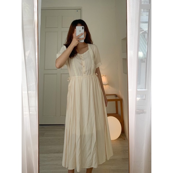 Đầm vintage màu be dáng dài