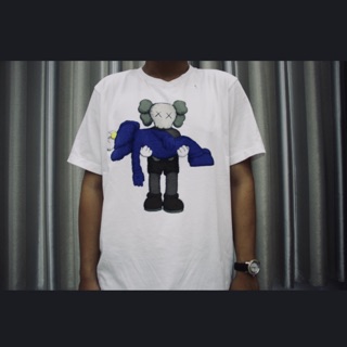 Áo Uniqlo x Kaws