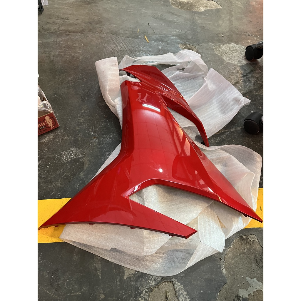 Cánh bửng trái Exciter 150 màu đỏ cờ chính hãng