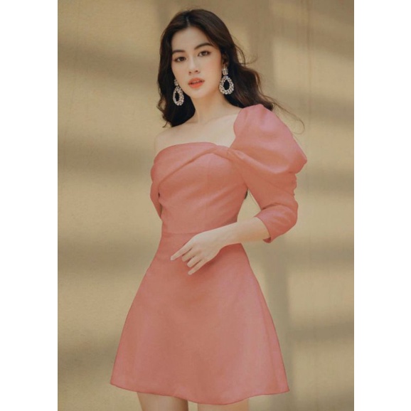 Đầm xoè dự tiệc ngắn lệch vai tay phồng
