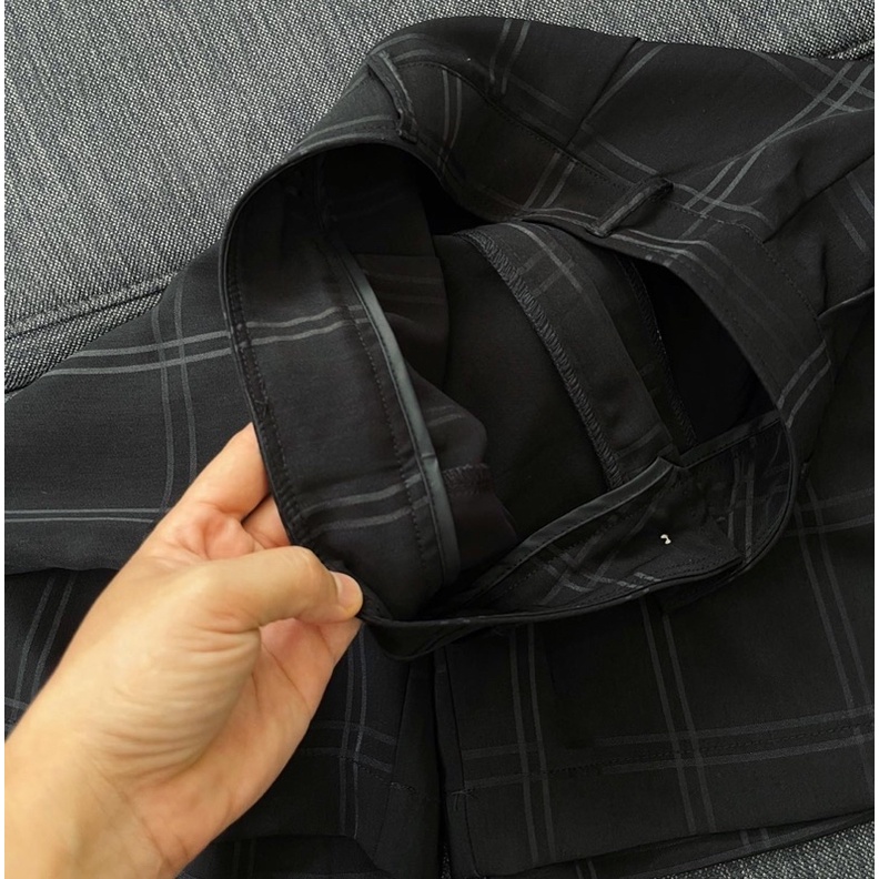 Quần short nữ dáng Bermuda trên gối . Hình cận vải shop chụp thật