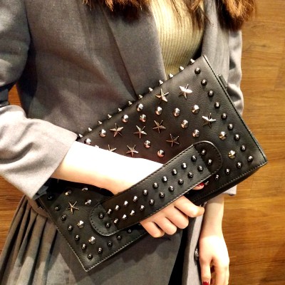 Ví clutch dự tiệc xỏ tay đinh tán siêu chất TV188