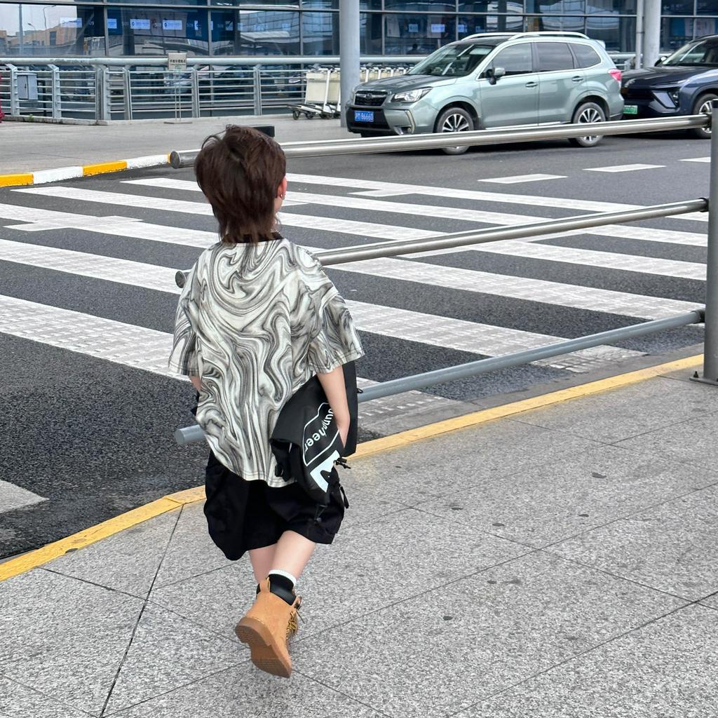 ÁO PHÔNG CỘC TAY BÉ TRAI MÀU VÂN LOANG KEM ĐEN