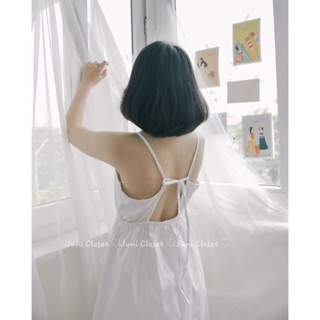 Váy trắng đan dây lưng