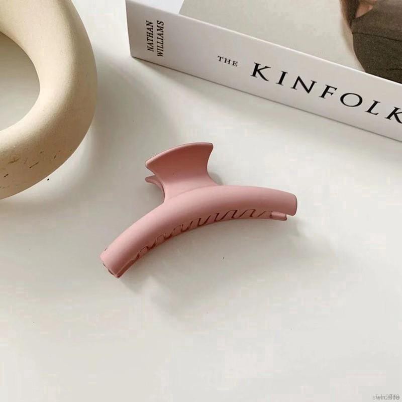 Kẹp tóc sau đầu phong cách trẻ trung dành cho nữ