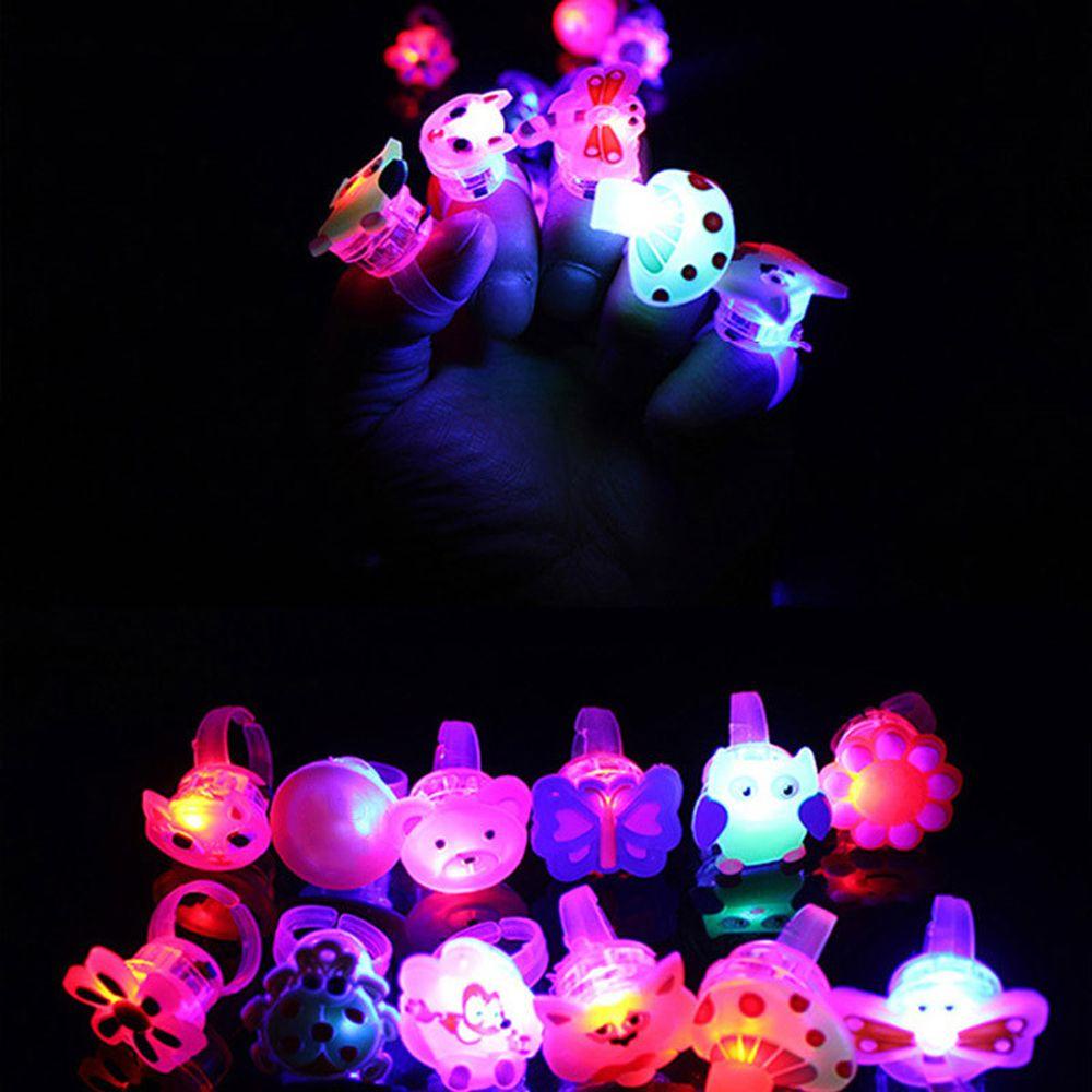 Nhẫn Họa Tiết Hoạt Hình Có Đèn LED Phát Sáng Trong Bóng Tối Cho Bé