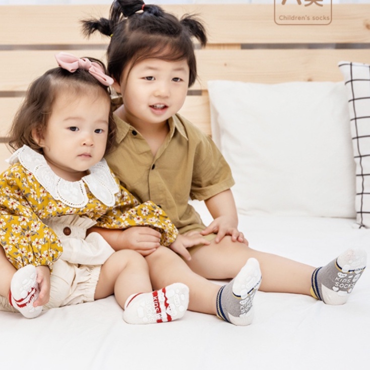Tất trẻ em  mềm mại và dày, màu sắc dễ thương, chống trơn trượt. Chỉ định tập hợp bạn muốn.