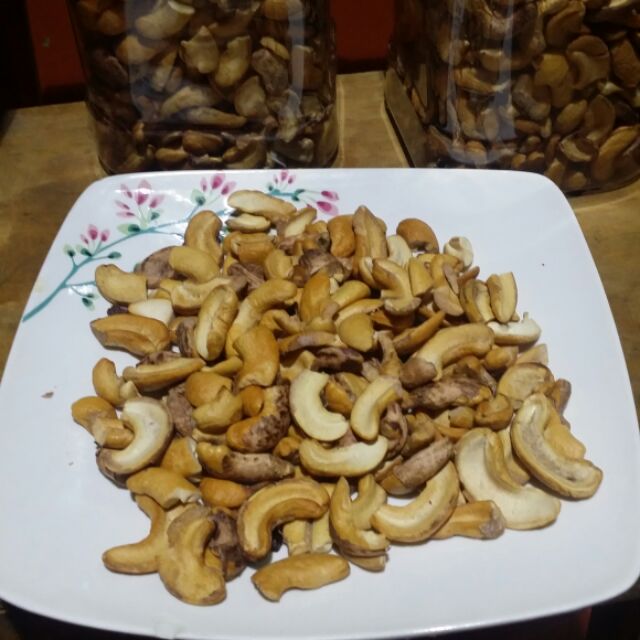 Hạt điều vỡ rang muối hàng nhà làm đảm bảo thơn ngon, giá 160k/kg. 80k/0.5kg. Hút chân ko hoặc đóng hộp cho khách.