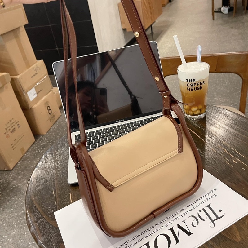 TÚI ĐEO VINTAGER VIỀN NÂU KHOÁ TRÒN