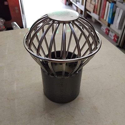 Cầu chắn rác sân thượng inox 304