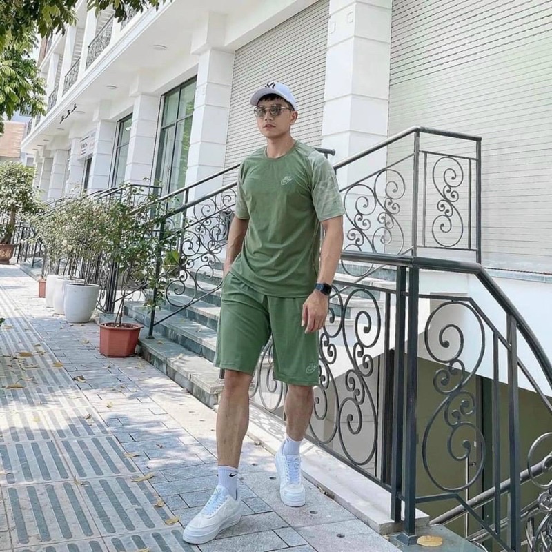 Bán sỉ Bộ thể thao Nke cổ tròn 3 màu cho nam