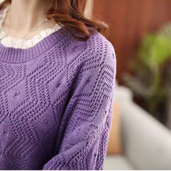 Áo len nữ phom dáng rộng chất dày cổ tròn pha ren chui đầu phong cách Hàn