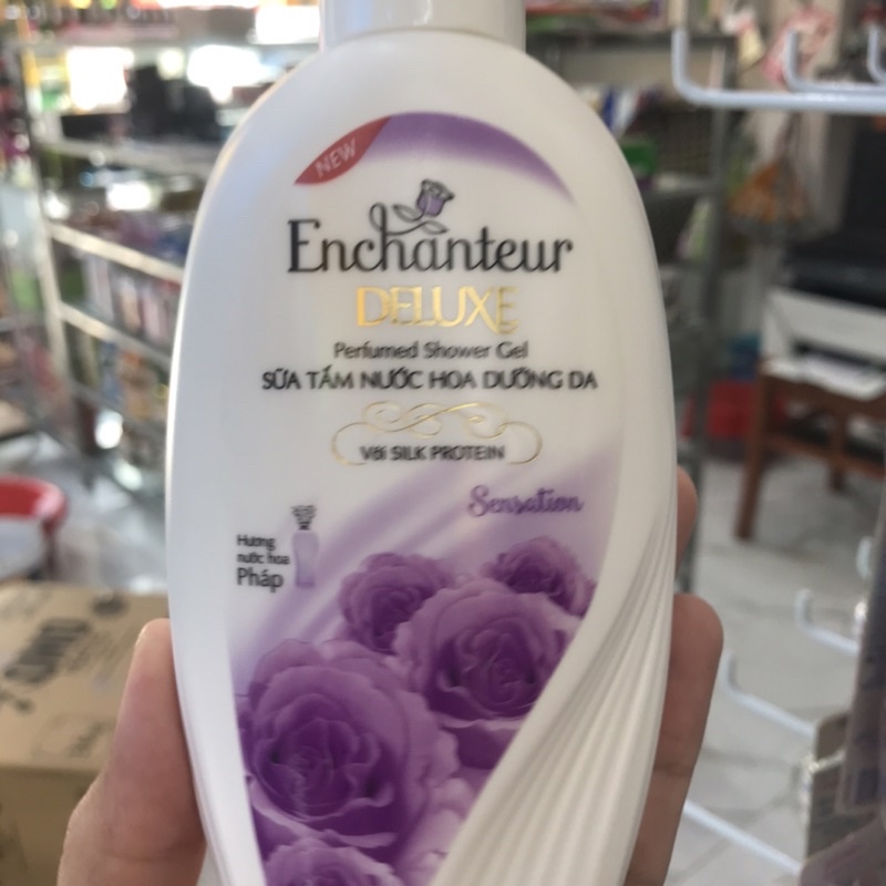 Sữa tắm nước hoa dưỡng da Enchanteur Deluxe Sensation 180g