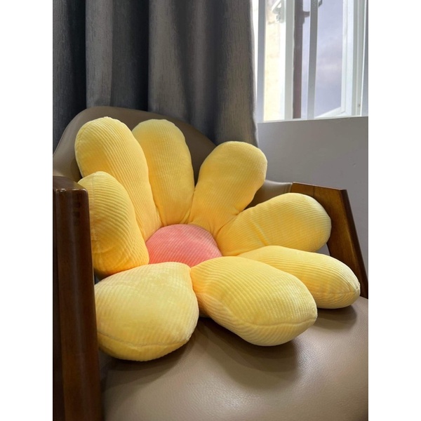 Gối hoa cúc lót mông dễ thương