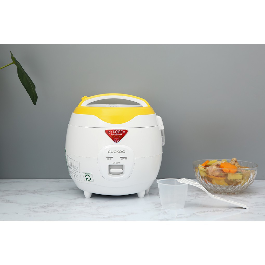 Nồi cơm điện Cuckoo CR-0671/YWVNCV màu vàng dung tích 1.08L