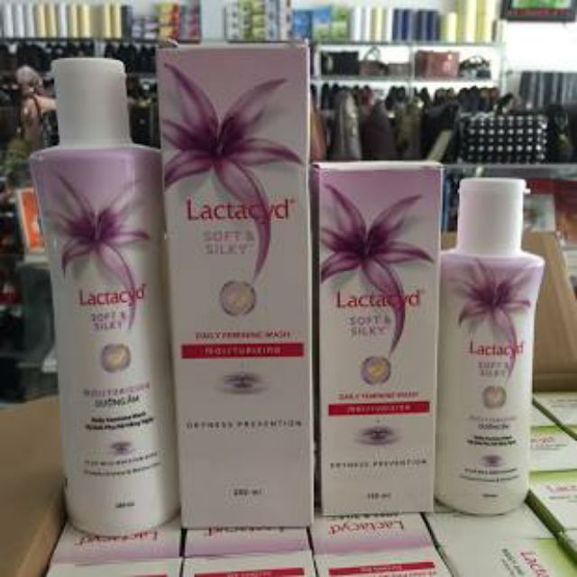 Dung dịch vệ sinh phụ nữ Lactacyd tím 250ml