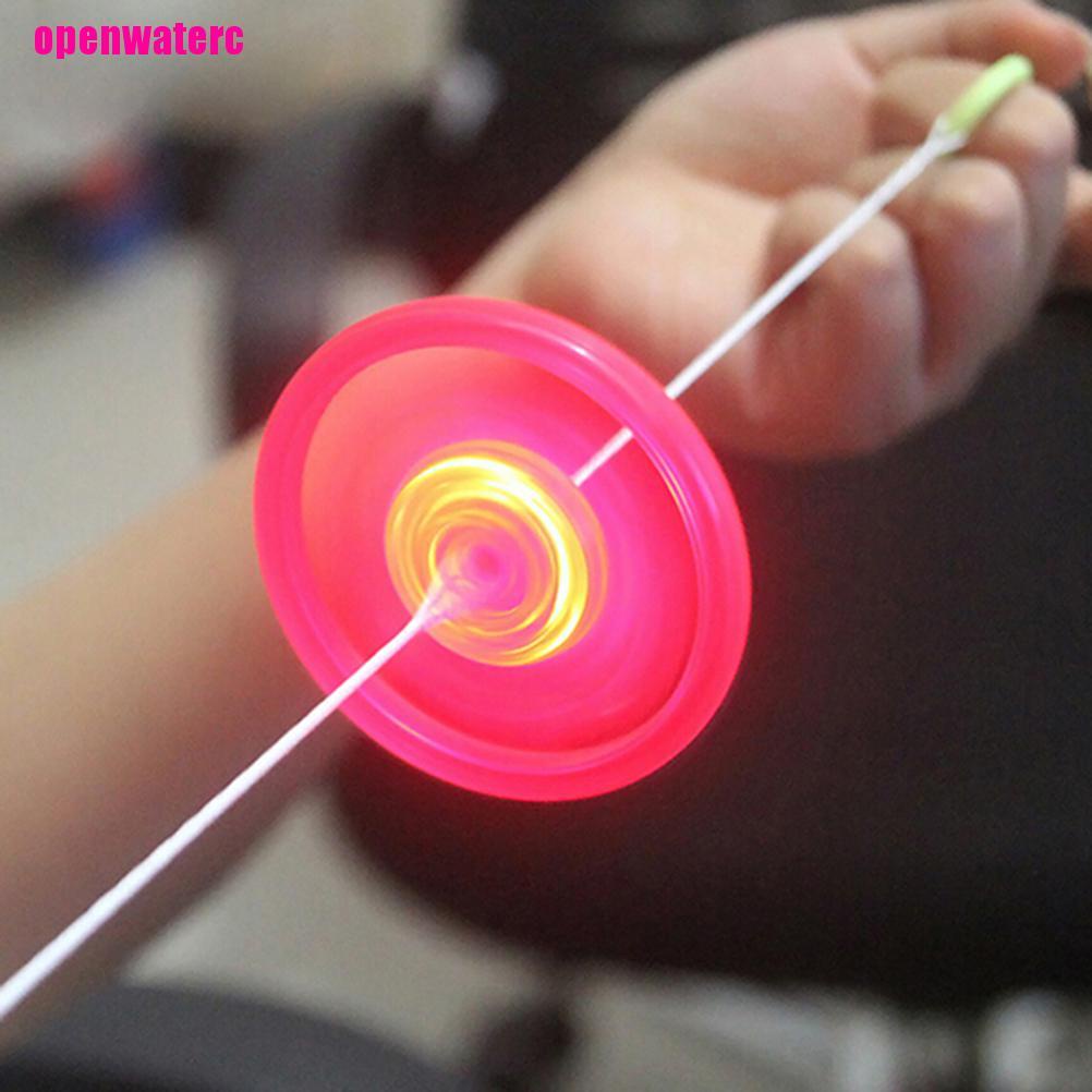 Đĩa Bay Xoay Bằng Nhựa Có Đèn LED Nhiều Màu Dành Cho Trẻ Em