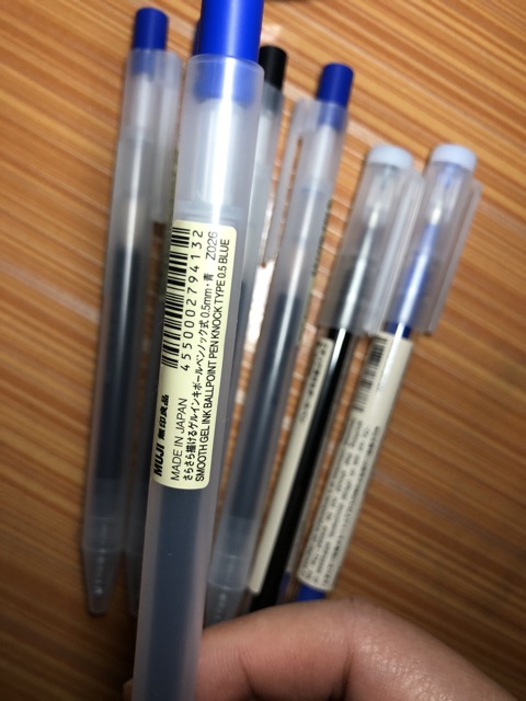 Bút bi tẩy được MUJI erasable ball point pen. Cam kết 100% hàng nhật