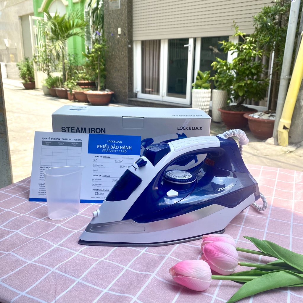 Bàn ủi hơi nước Lock and Lock Steam Iron ENI146BLU