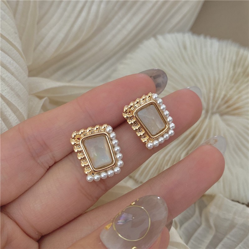 Bông tai đính ngọc trai giả xinh xắn C43