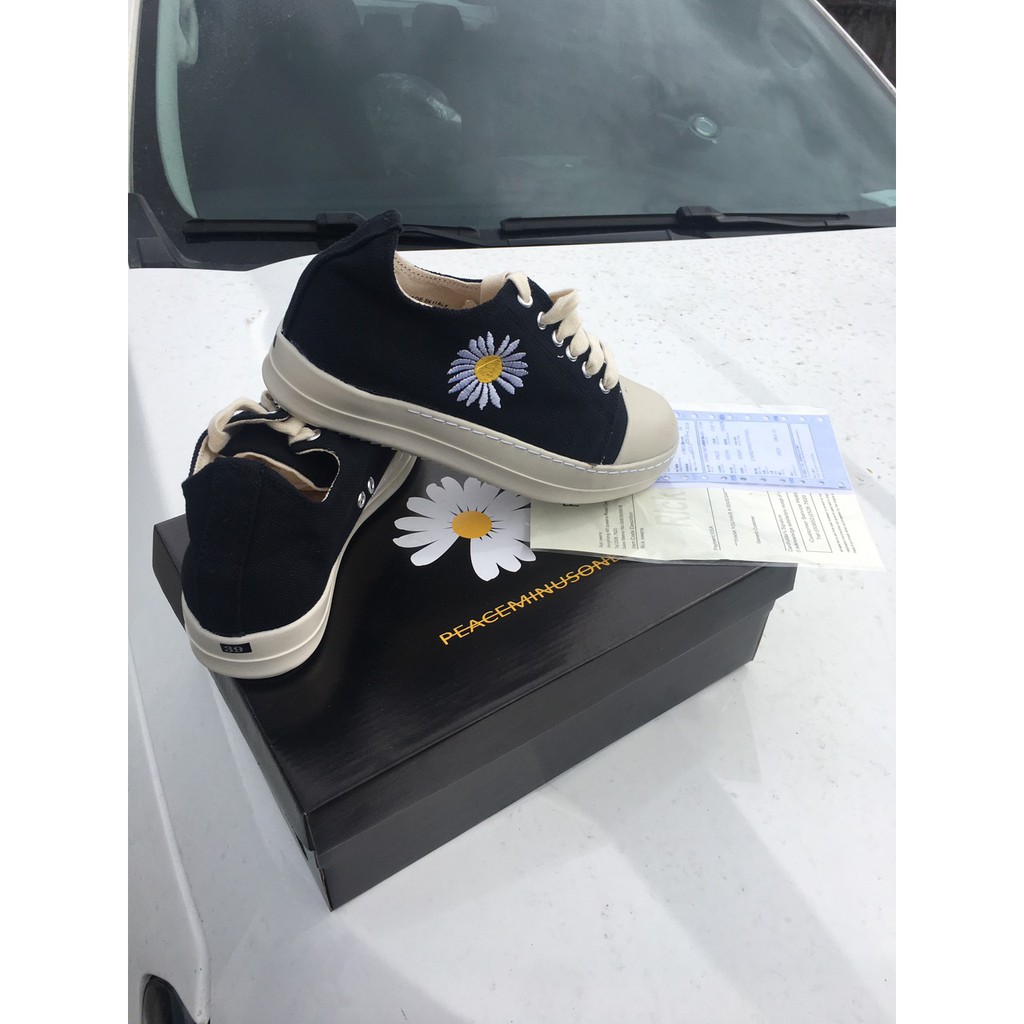 (XẢ KHO) Giầy nữ sneaker r-o hoa cúc trắng đế thơm