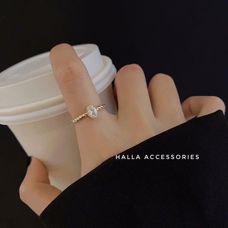 Nhẫn Nữ màu Gold mặt đính đá cao cấp vành hở Freesize HALLA NH105