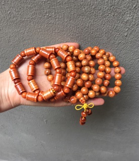 Vòng tay gỗ huyết long