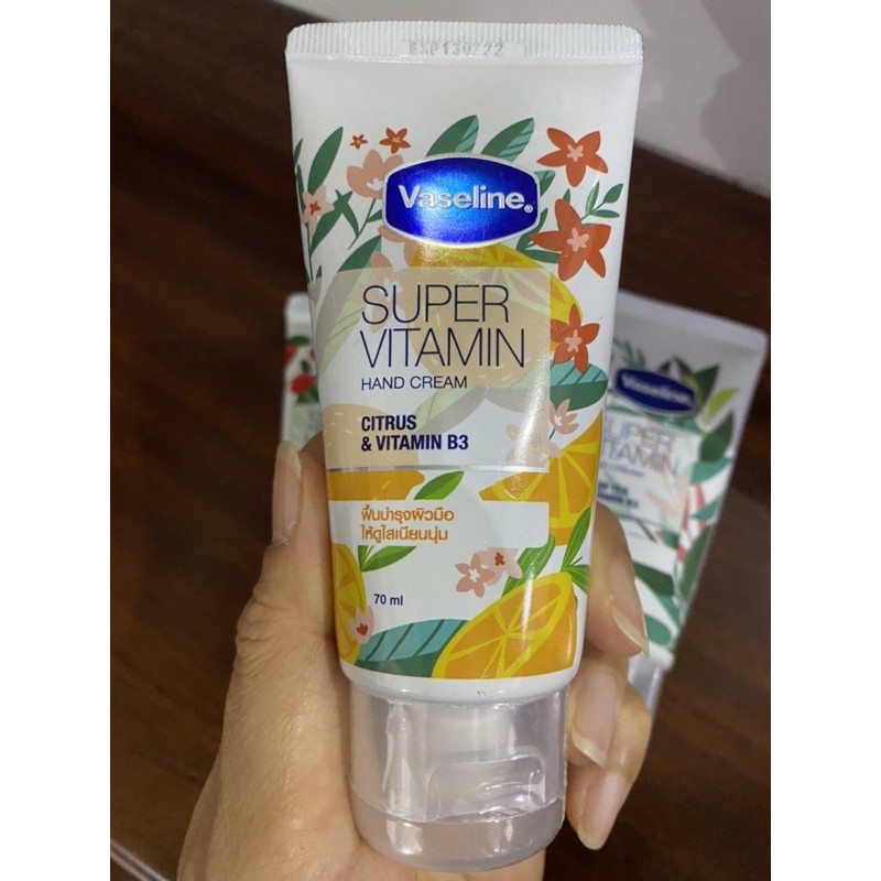 Kem dưỡng tay Vaseline super vitamin Thái Lan 70ml