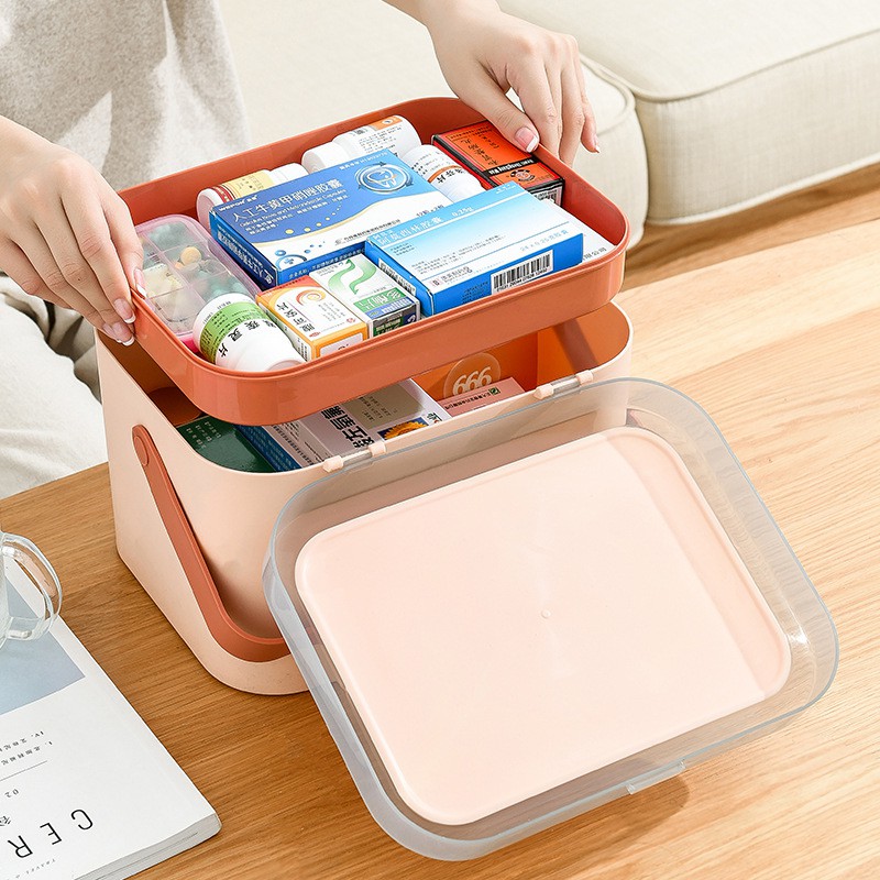 Hộp đựng thuốc, dụng cụ y tế cho gia đình nhỏ gọn, tiện lợi.