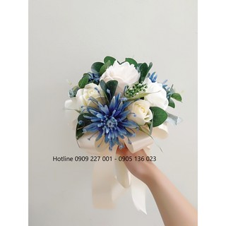 BÓ HOA CƯỚI CẦM TAY CÔ DÂU HOA HỒNG SÁP THƠM MÀU KEM PHỐI HOA LỤA VẢI MÀU XANH DƯƠNG GIÁ RẺ