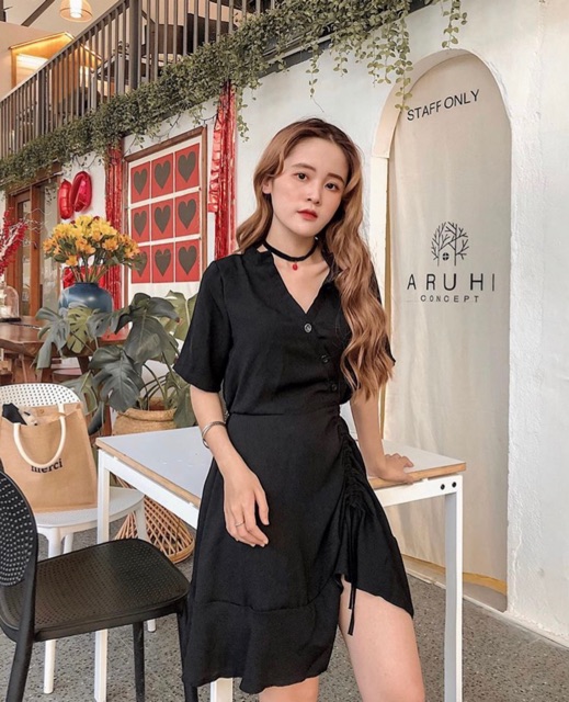 Váy đen dự tiệc BlaPink thiết kế rút dây cổ trụ màu đen Basic - Mya Dress T104