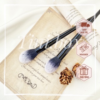 Cọ má hồng kat von d4